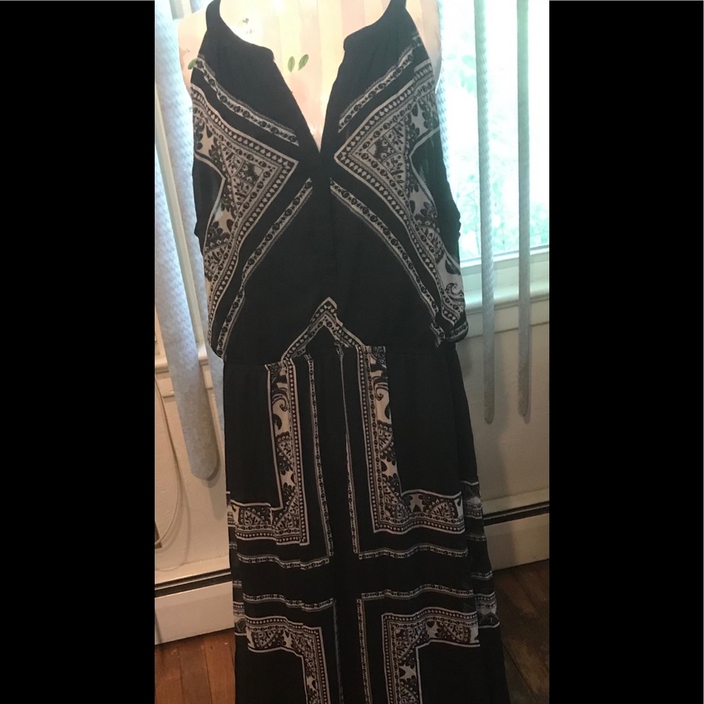 Long sleeveless dress